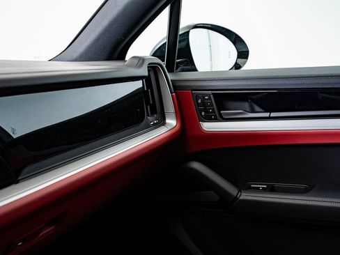 New 2026 Porsche Cayenne image 40