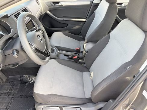 Used 2017 Volkswagen Jetta S image 6