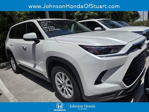 Used 2025 Toyota Grand Highlander FWD image 1