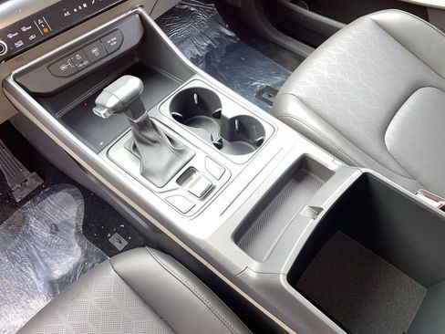 New 2026 Kia Carnival FWD image 9