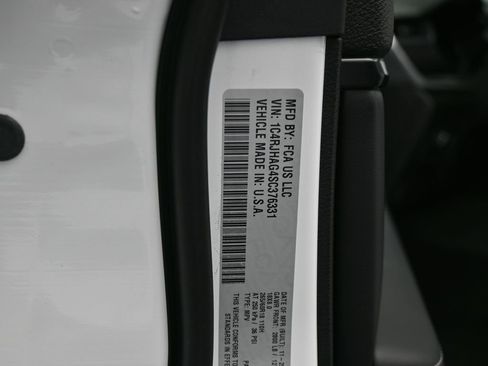 Used 2025 Jeep Grand Cherokee Altitude image 18