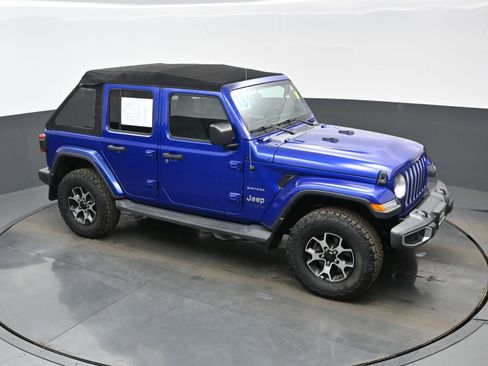 Used 2018 Jeep Wrangler Unlimited Sahara w/ Dual Top Group image 36