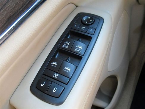 Used 2020 Jeep Grand Cherokee Overland w/ Interior Metal Package AWD/4WD image 29