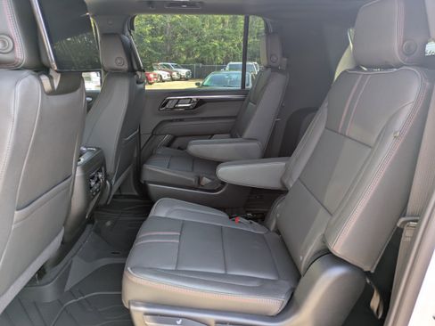 New 2025 Chevrolet Suburban RST w/ RST Capability Package image 9