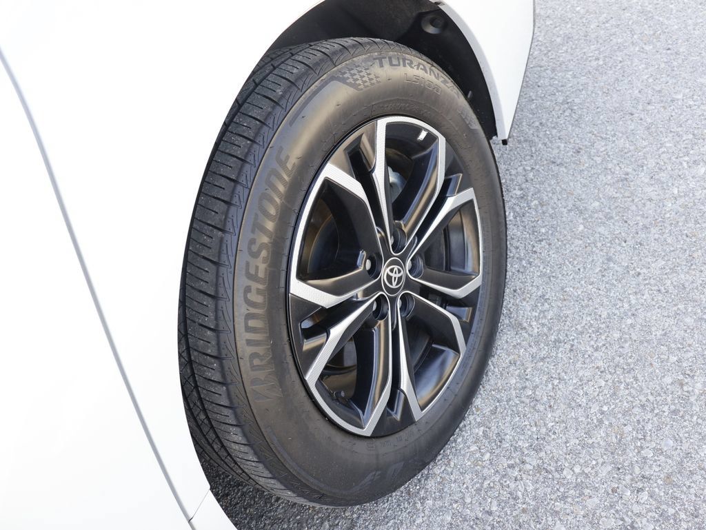 Used 2025 Toyota Sienna Platinum AWD/4WD image 39