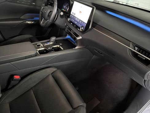 Certified 2025 Lexus RX 450h AWD w/ Luxury Package image 17
