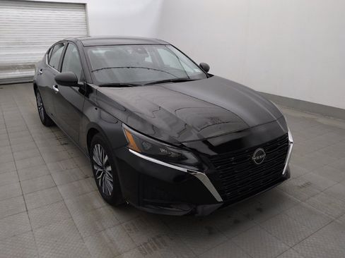 Used 2025 Nissan Altima 2.5 SV FWD image 13