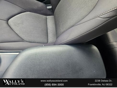 Used 2019 Toyota Camry LE image 24