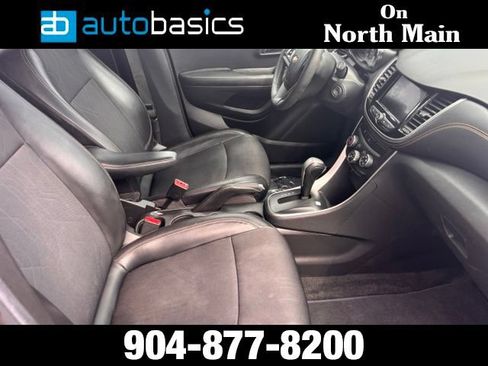 Used 2021 Chevrolet Trax LT FWD image 10