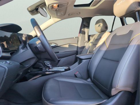 Used 2024 Chevrolet Trax ACTIV w/ Sunroof Package image 16