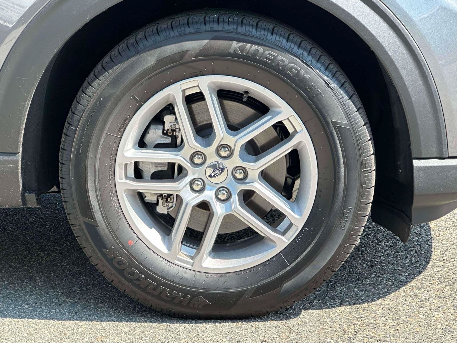 Used 2026 Ford Explorer Active AWD/4WD image 7