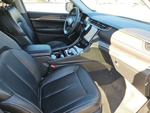 Used 2023 Jeep Grand Cherokee L Limited w/ Black Appearance Package image 11