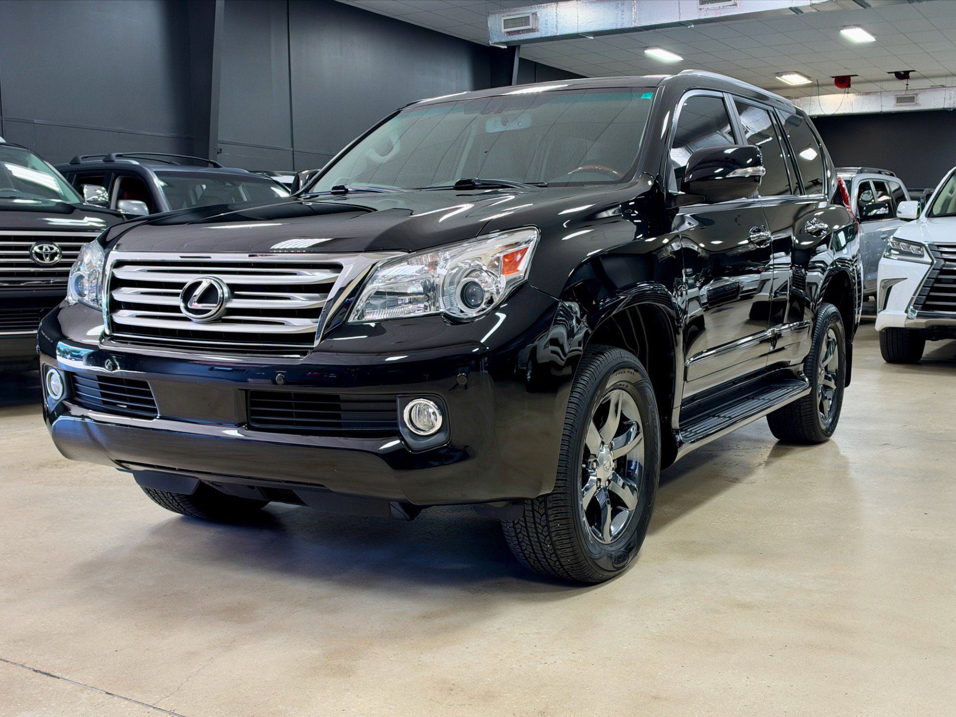 Used 2012 Lexus GX 460 w/ Comfort Plus Pkg AWD/4WD image 2