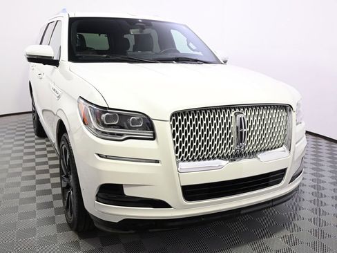 Certified 2022 Lincoln Navigator Reserve w/ Monochromatic Package image 9