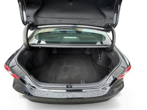 Used 2018 Toyota Camry LE image 19