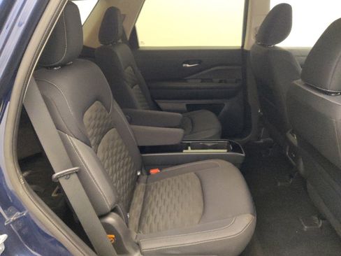 Used 2022 Nissan Pathfinder SV w/ SV Premium Package image 19