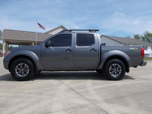 Used 2020 Nissan Frontier PRO-4X w/ Pro-4x Utility Package image 2