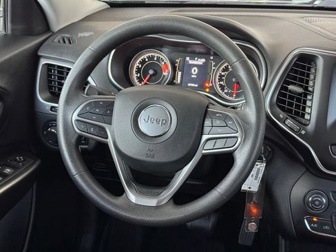 Used 2021 Jeep Cherokee Latitude FWD image 23