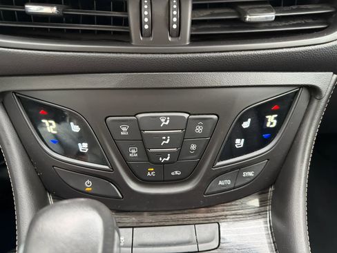Used 2018 Buick Envision Premium image 23