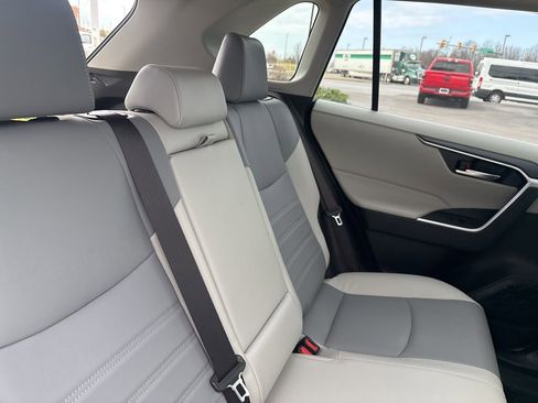 Used 2020 Toyota RAV4 XLE Premium image 35