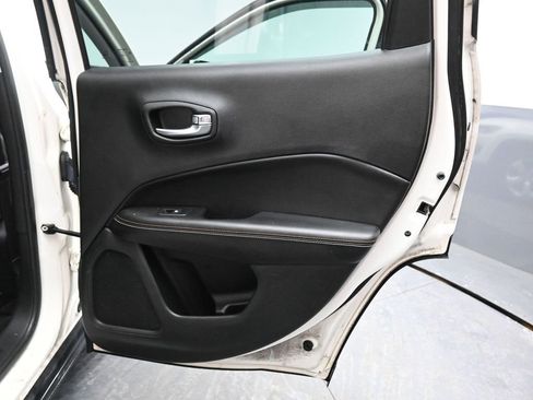 Used 2019 Jeep Compass Latitude w/ Cold Weather Group image 20