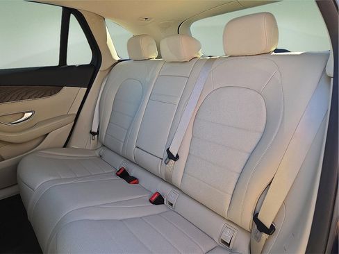 Used 2019 Mercedes-Benz GLC 300 4MATIC image 11