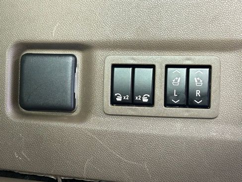 Used 2021 GMC Yukon XL Denali image 16