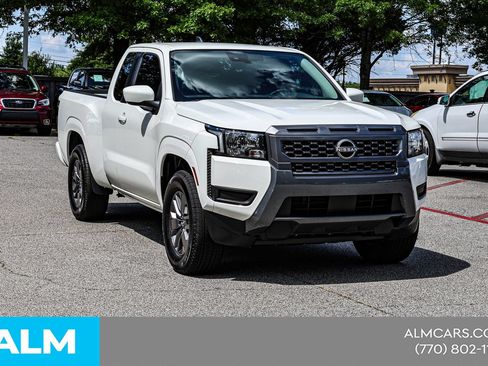 Used 2025 Nissan Frontier SV RWD image 5
