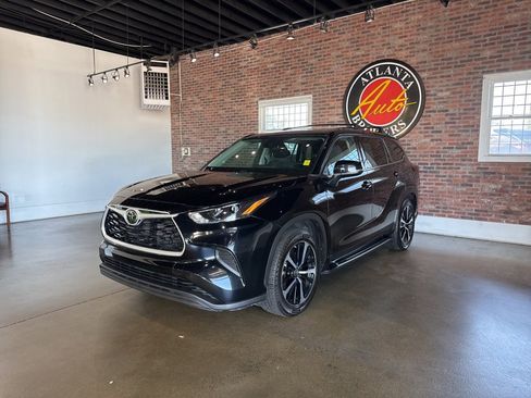 Used 2022 Toyota Highlander L image 12