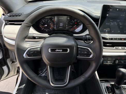 Used 2025 Jeep Compass Limited AWD/4WD image 18