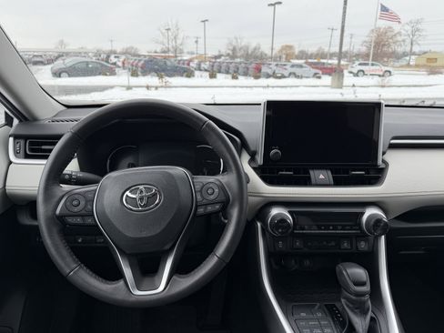 Used 2023 Toyota RAV4 XLE image 12