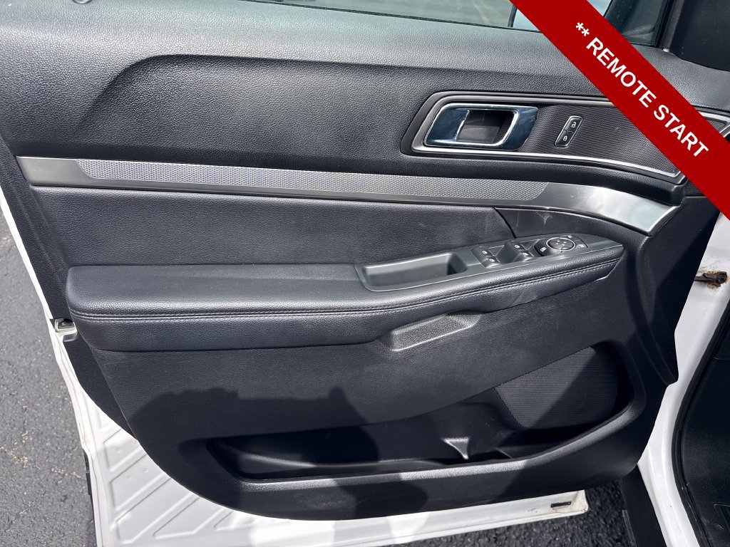 Used 2018 Ford Explorer XLT w/ Equipment Group 202A AWD/4WD image 12
