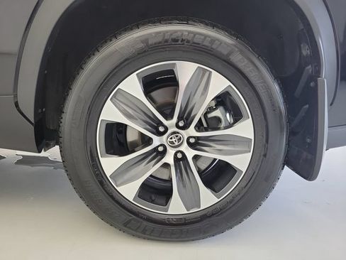 Used 2026 Toyota Highlander XLE AWD/4WD image 13