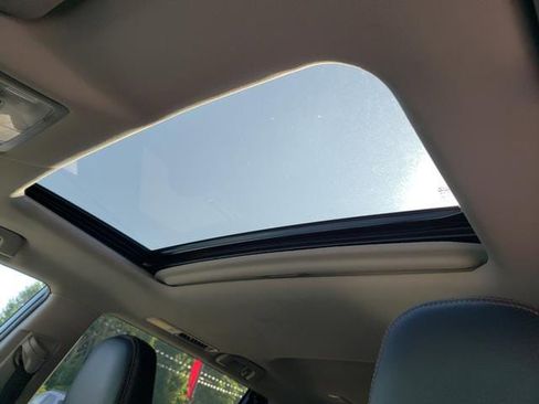 Used 2019 Toyota Highlander AWD V6 image 21