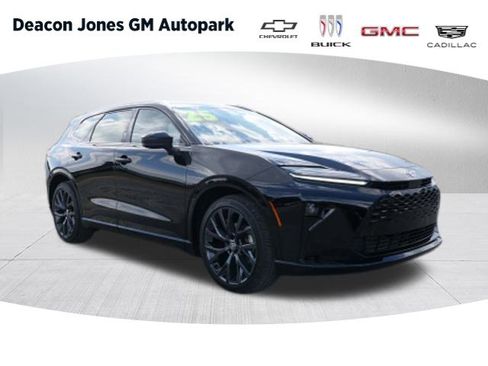 Used 2025 Toyota Crown Signia image 1