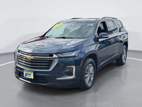 Used 2023 Chevrolet Traverse LT image 3