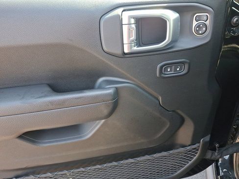 Used 2026 Jeep Wrangler Unlimited Rubicon AWD/4WD image 12