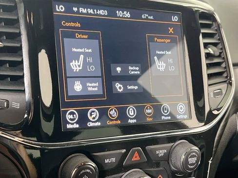 Used 2022 Jeep Grand Cherokee Laredo X image 20