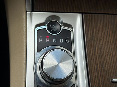 Used 2013 Jaguar XF RWD image 19