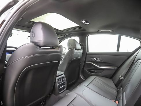 Certified 2025 BMW 330i xDrive Sedan w/ Convenience Package image 18