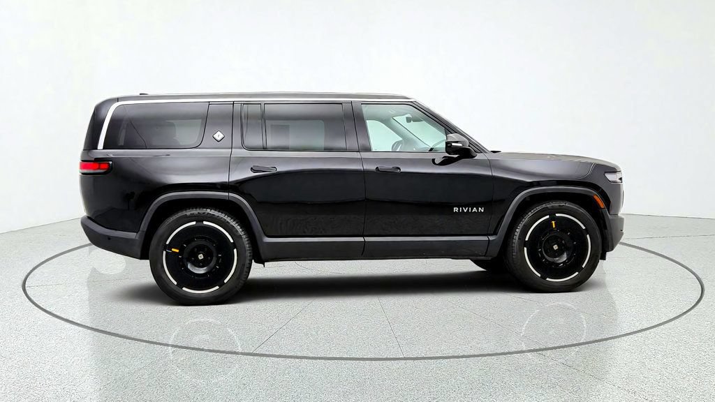 Used 2025 Rivian R1S Adventure Dual AWD/4WD image 4