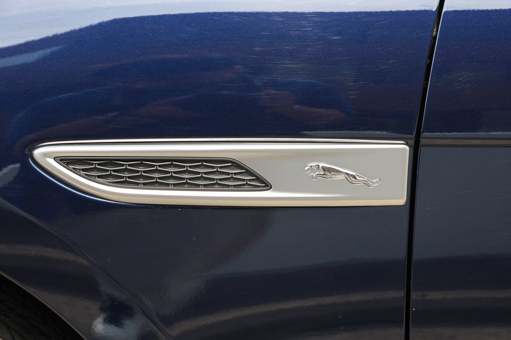 Certified 2026 Jaguar F-PACE R-Dynamic S AWD/4WD image 7
