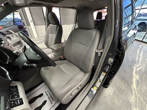 Used 2011 Toyota Highlander SE image 10