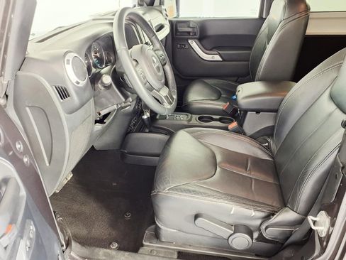 Used 2014 Jeep Wrangler Sahara w/ Connectivity Group AWD/4WD image 11