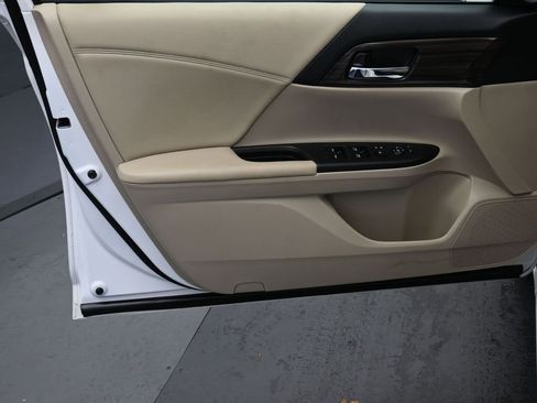 Used 2016 Honda Accord EX image 10