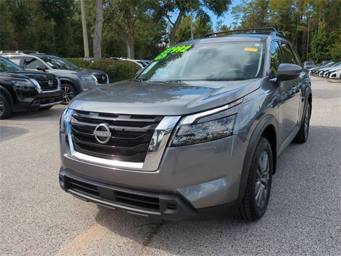 Certified 2025 Nissan Pathfinder SV image 9