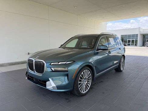 Used 2025 BMW X7 xDrive40i w/ Premium Package AWD/4WD image 1