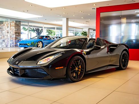 Used 2018 Ferrari 488 Spider RWD image 4