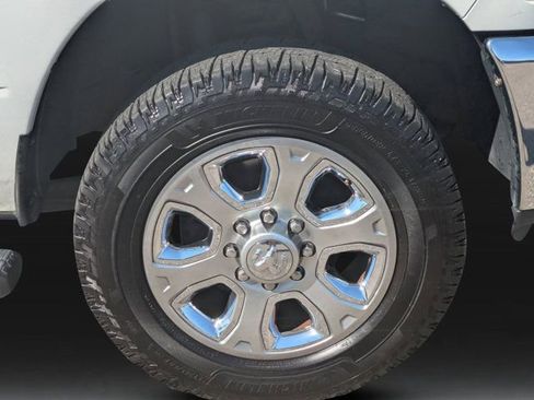 Used 2017 RAM 3500 SLT w/ Luxury Group image 9