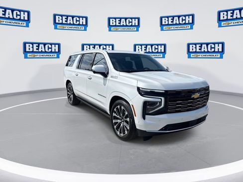 Used 2025 Chevrolet Suburban High Country AWD/4WD image 2